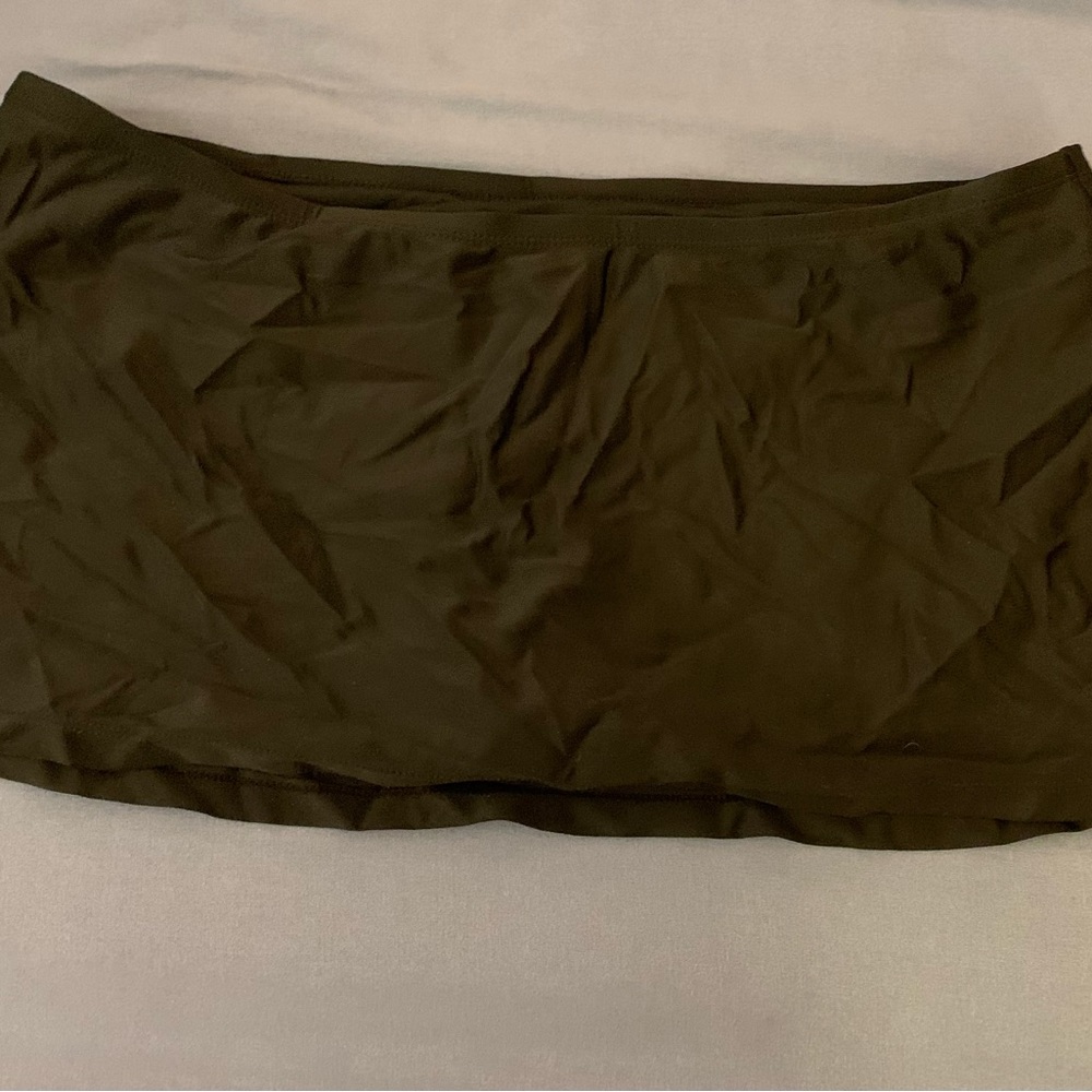 Size 14 swim skirt with liner.